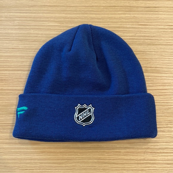 NHL canucks toque - Picture 1 of 2